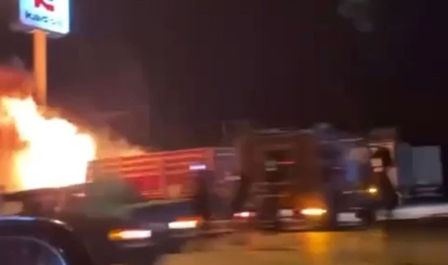 Facianın eşiğinden dönüldü: TIR alev aldı