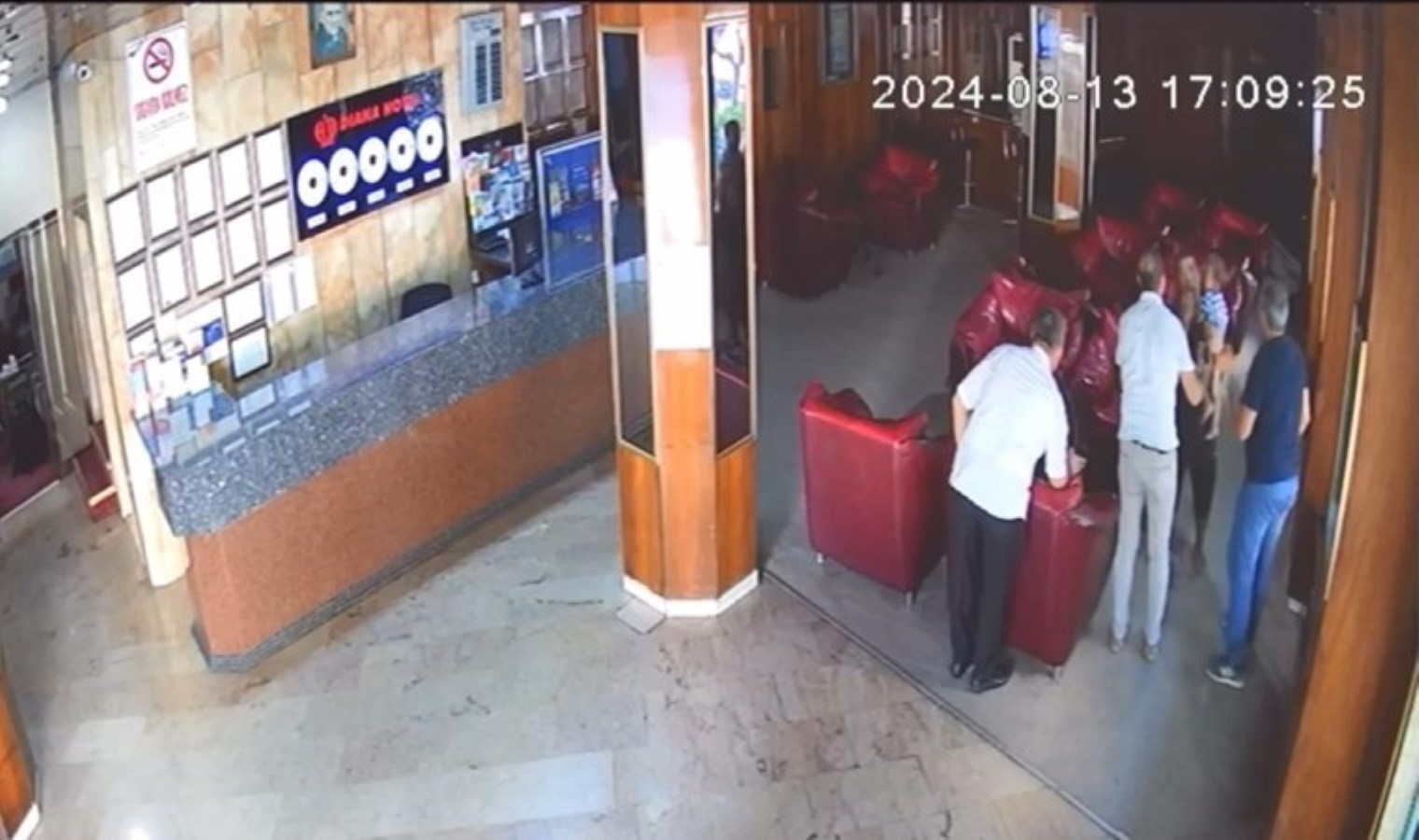 Fatih’te heimlich manevrasıyla çocuğun hayatını kurtardı