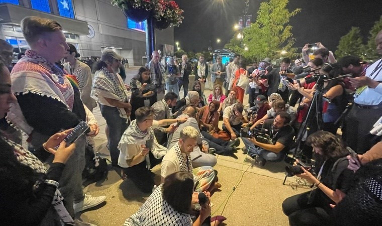 Filistinli çocukların isimlerini duymamak için kulaklarını kapattılar