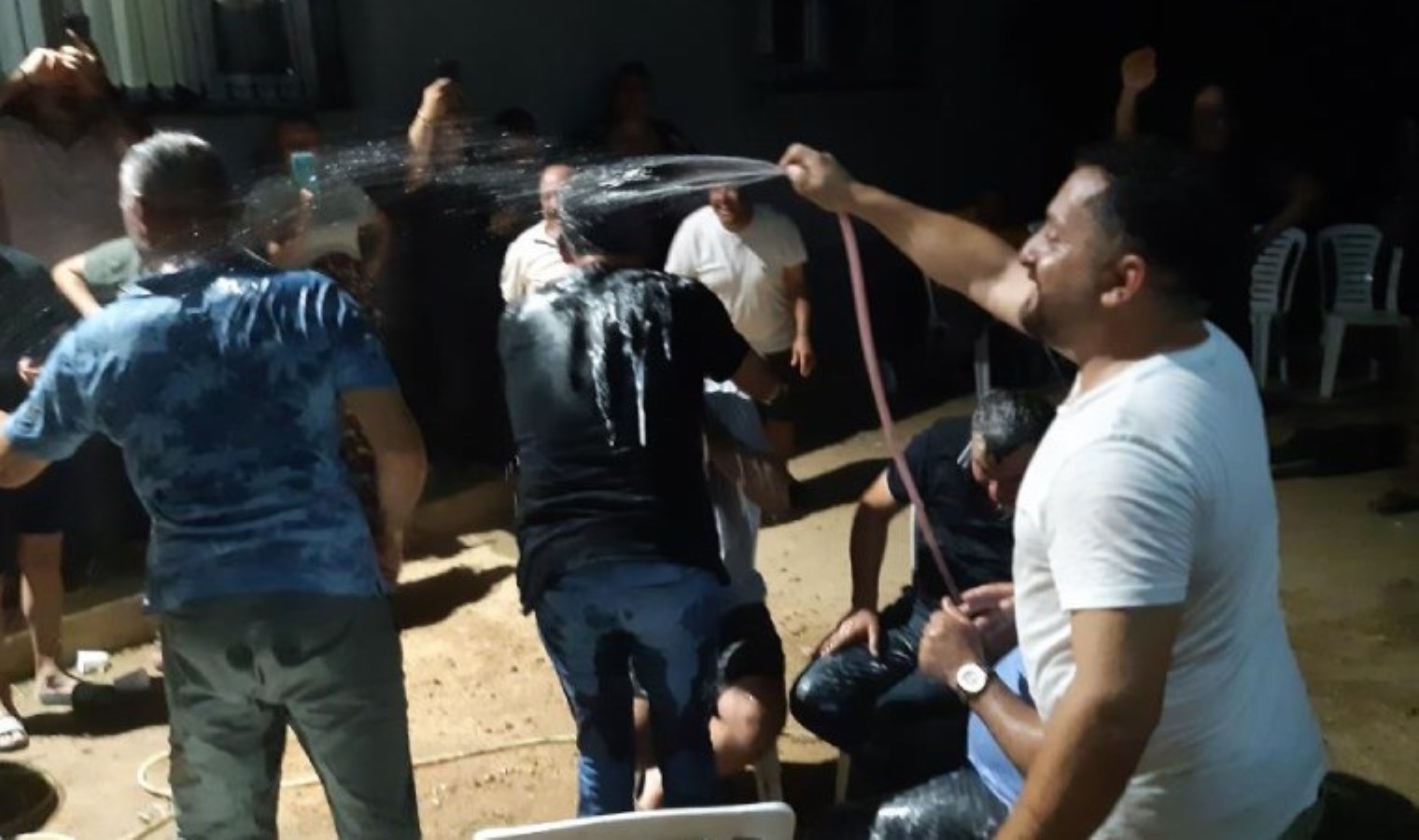 Girit Asıllı Türklerin Düğün Geleneği: Damat Tarafını Islatma