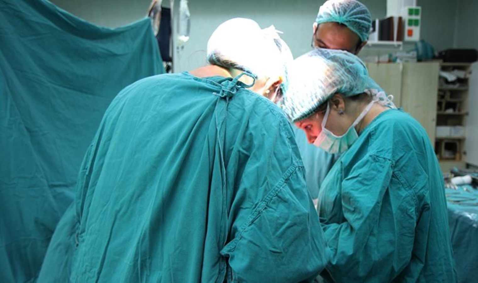 Hatay’da genç kızın midesinden 2 kilogram ‘kıl yumağı’ çıktı