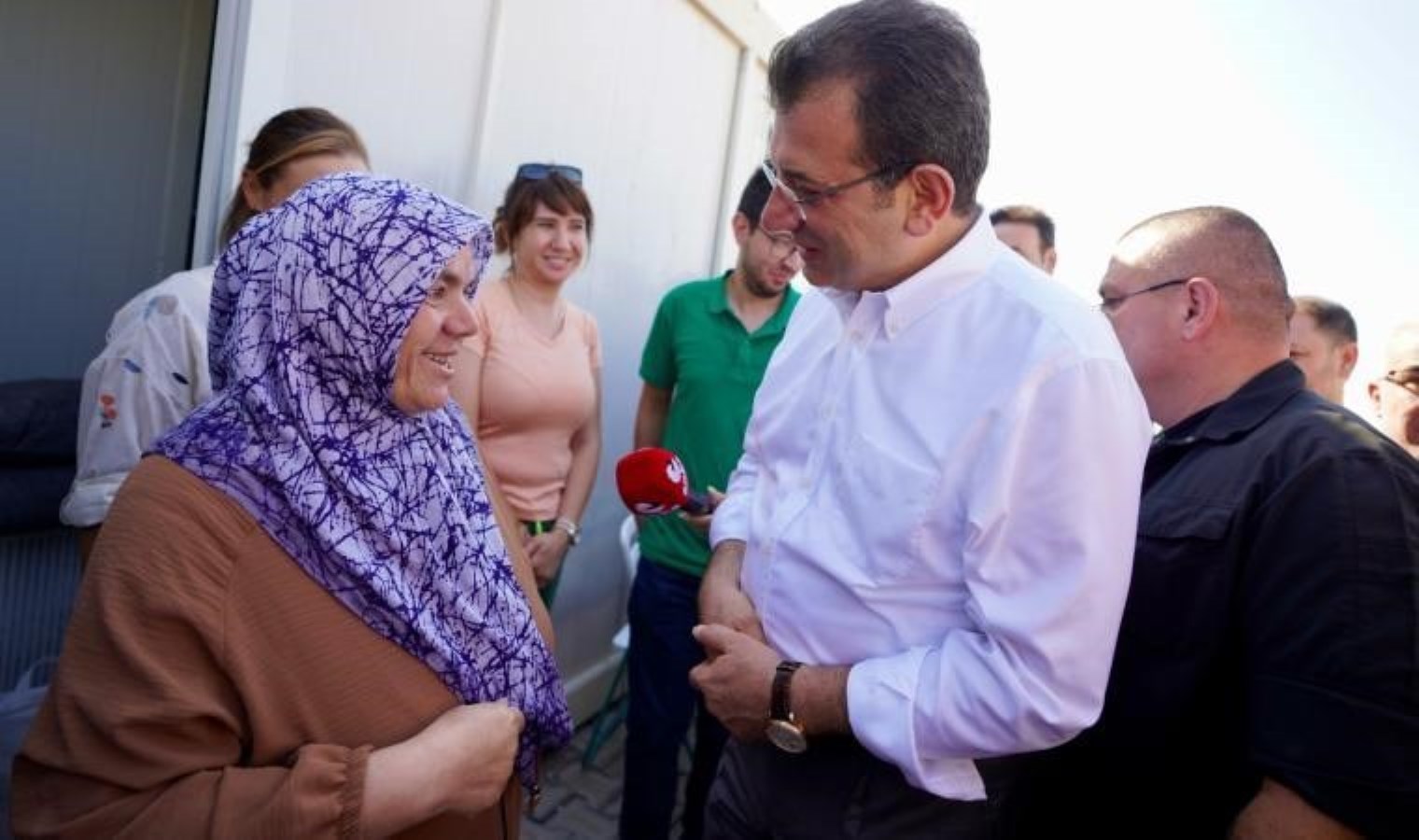 İmamoğlu, Adıyaman’da konteyner kenti ziyaret etti… ‘Bizim başımız, yuvanıza geçtiğiniz zaman yerden kalkacak’