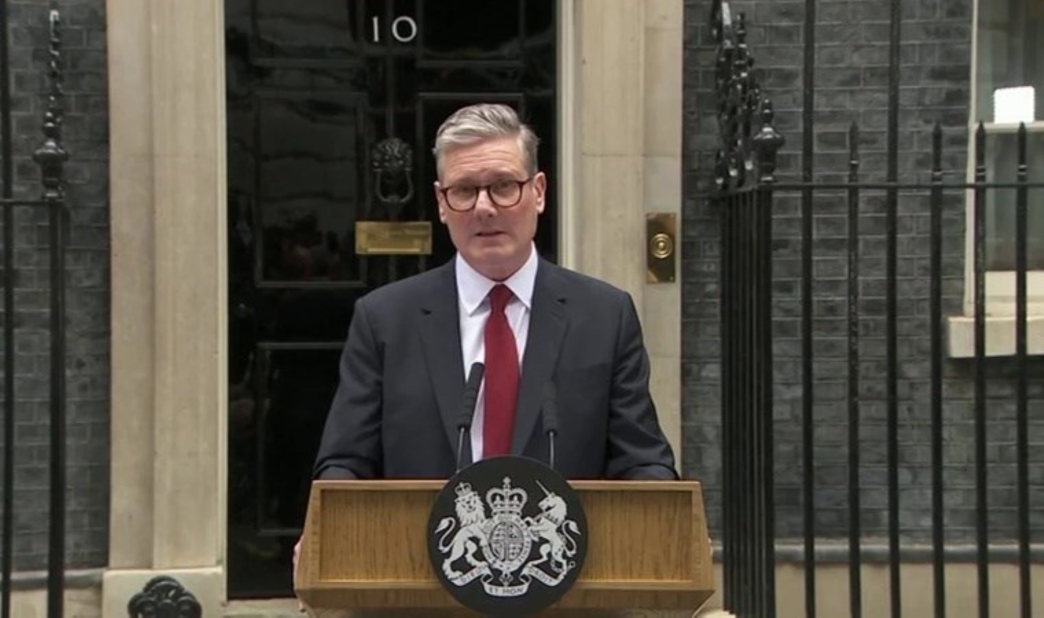 İngiltere Başbakanı Keir Starmer’in Protesto Sürecinde Tatil İptali