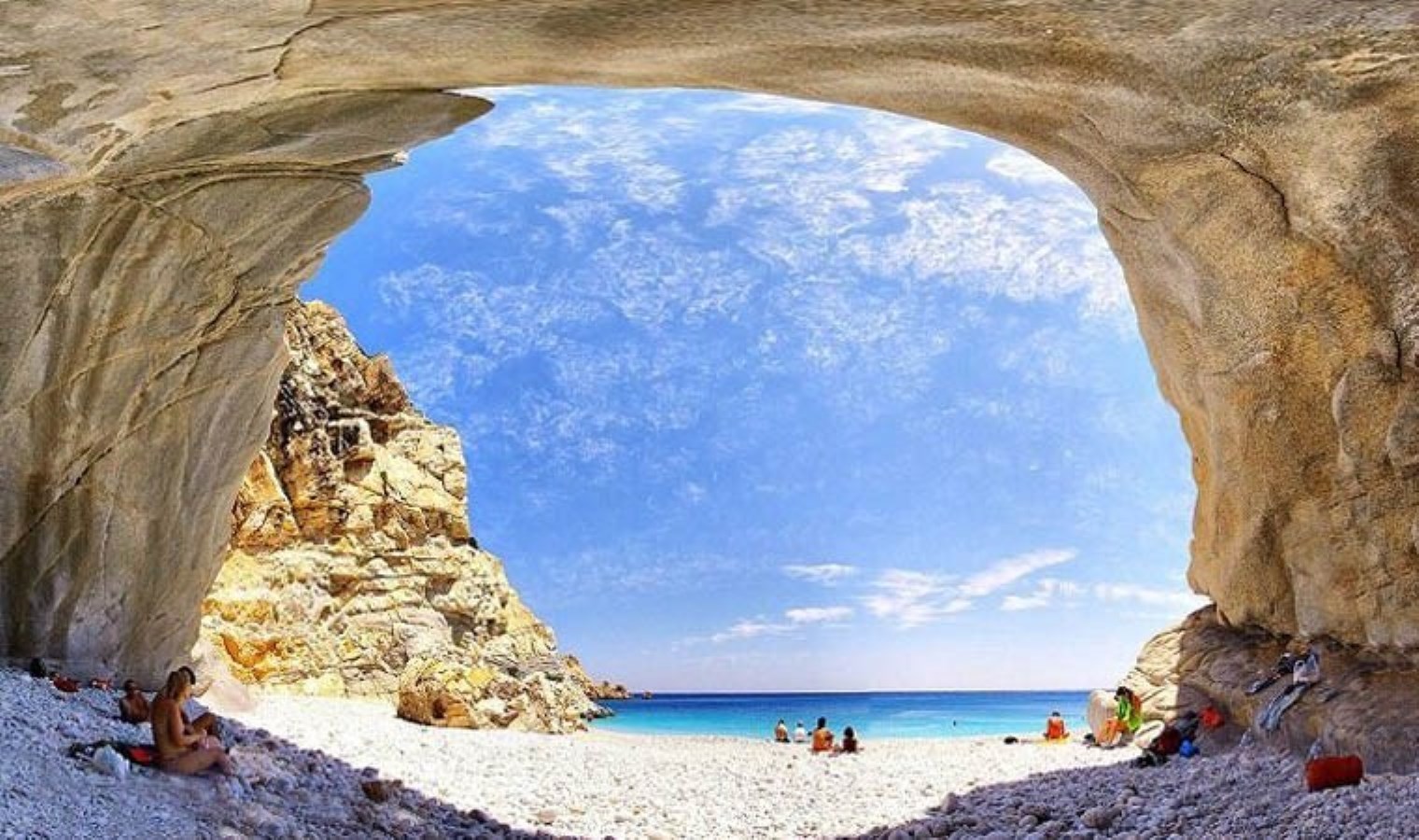 İnsanların ölmeyi ‘unuttuğu’ ada, 50 km uzağımızda