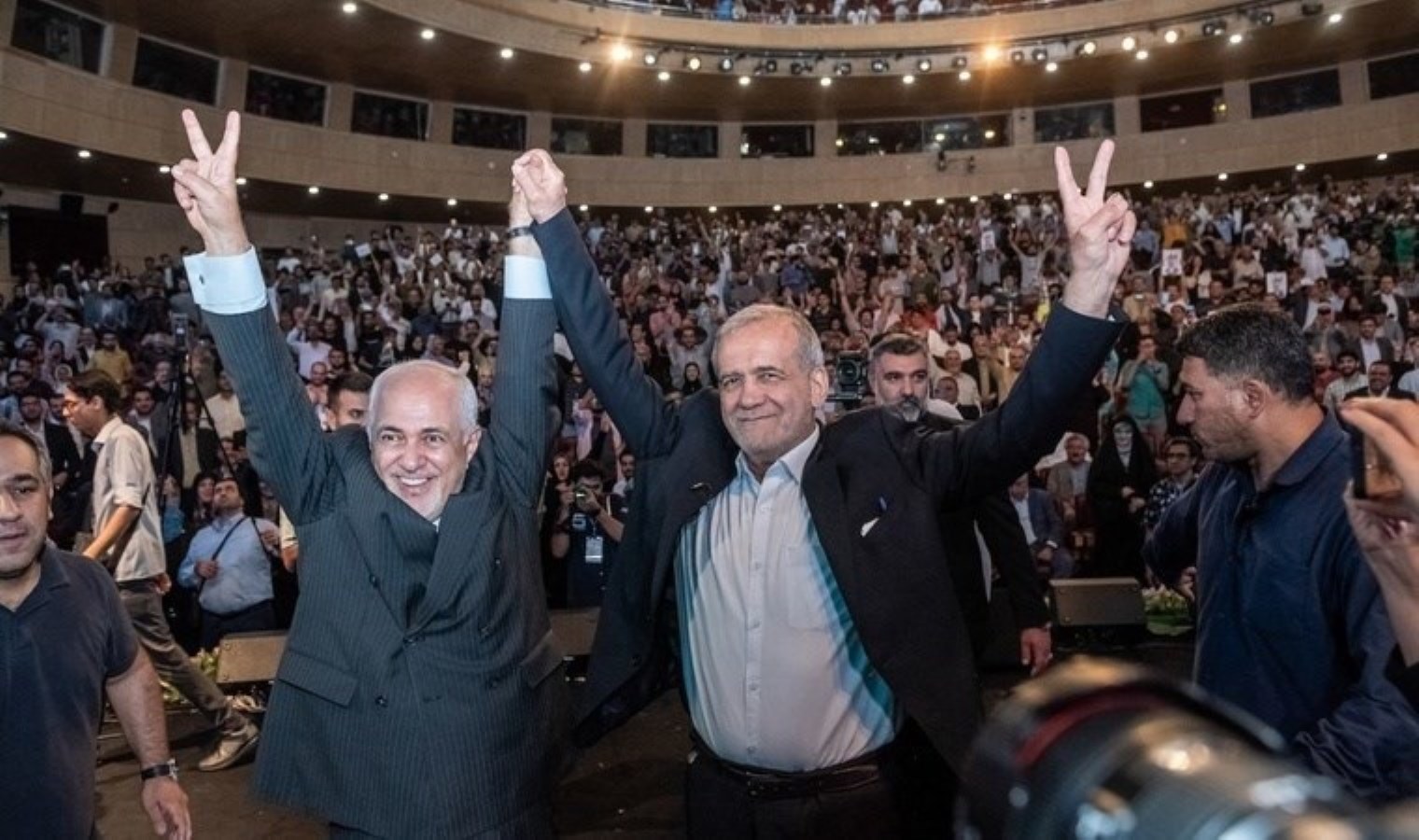 İran Cumhurbaşkanı Yardımcısı Zarif’in İstifa Niyeti ve Yeni Kabine Listesi