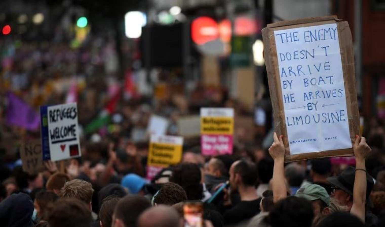 Irkçılık Karşıtları Ülke Genelinde Aşırı Sağcı Eylemlere Tepki Gösterdi