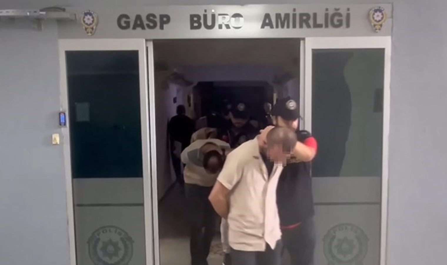 İş insanını tabancayla tehdit ve gasba 6 tutuklama