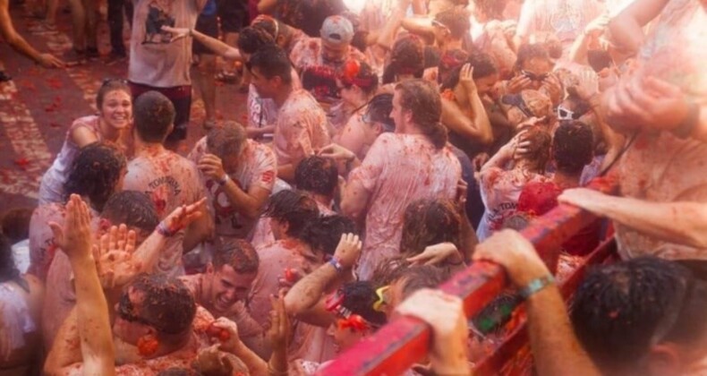 İspanya’da La Tomatina festivali: Yüzlerce ton domates kullanıldı