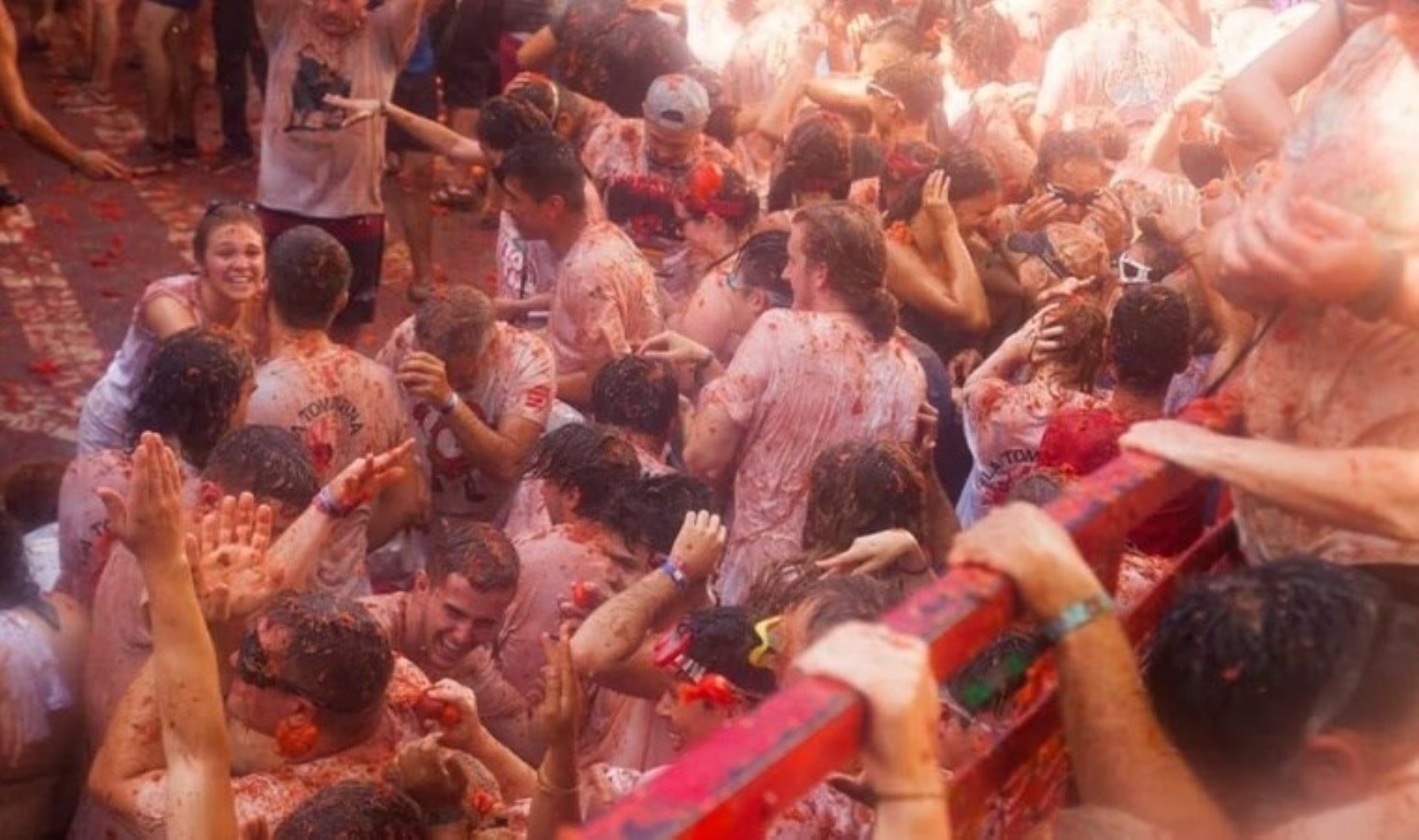 İspanya’da La Tomatina festivali: Yüzlerce ton domates kullanıldı