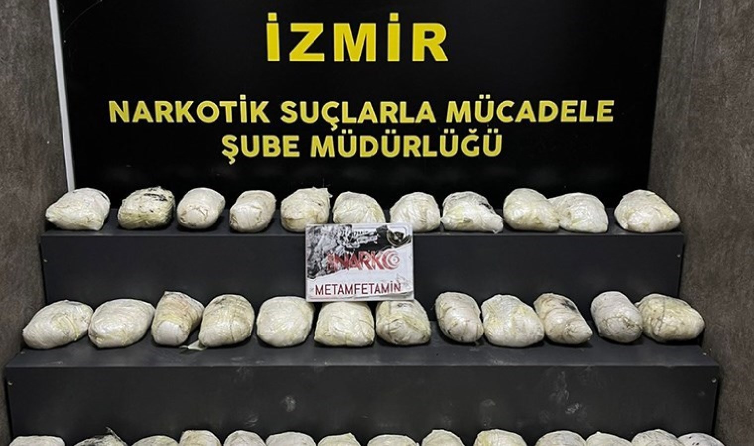 İzmir’de TIR’ın lastiğine gizlenmiş 50 kilo 550 gram uyuşturucu ele geçirildi