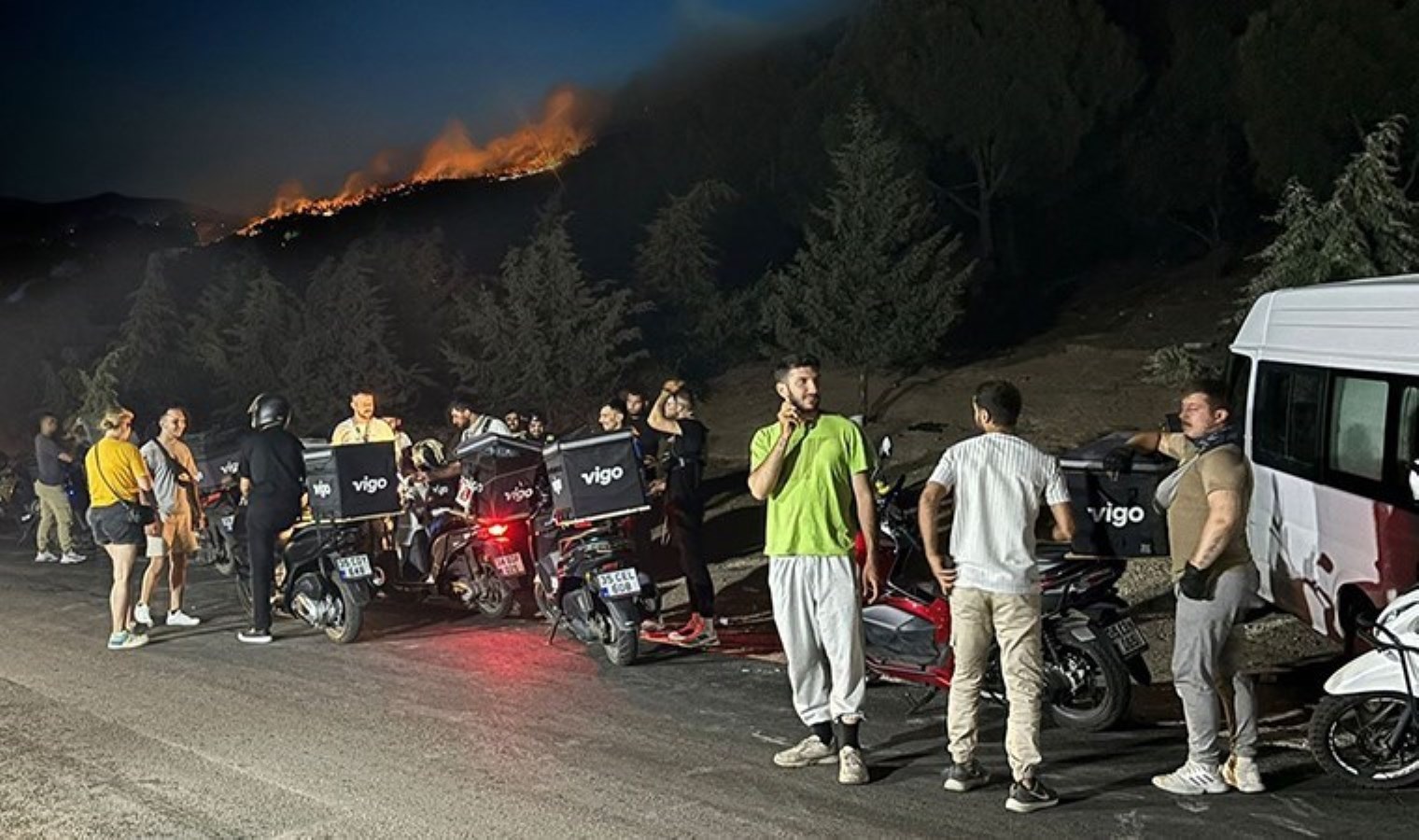 İzmir’deki yangında kuryeler seferber oldu