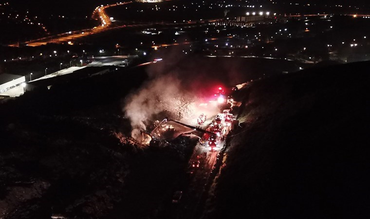 İzmit’te çöp döküm sahasında yangın paniği: 3 saatte söndürüldü!
