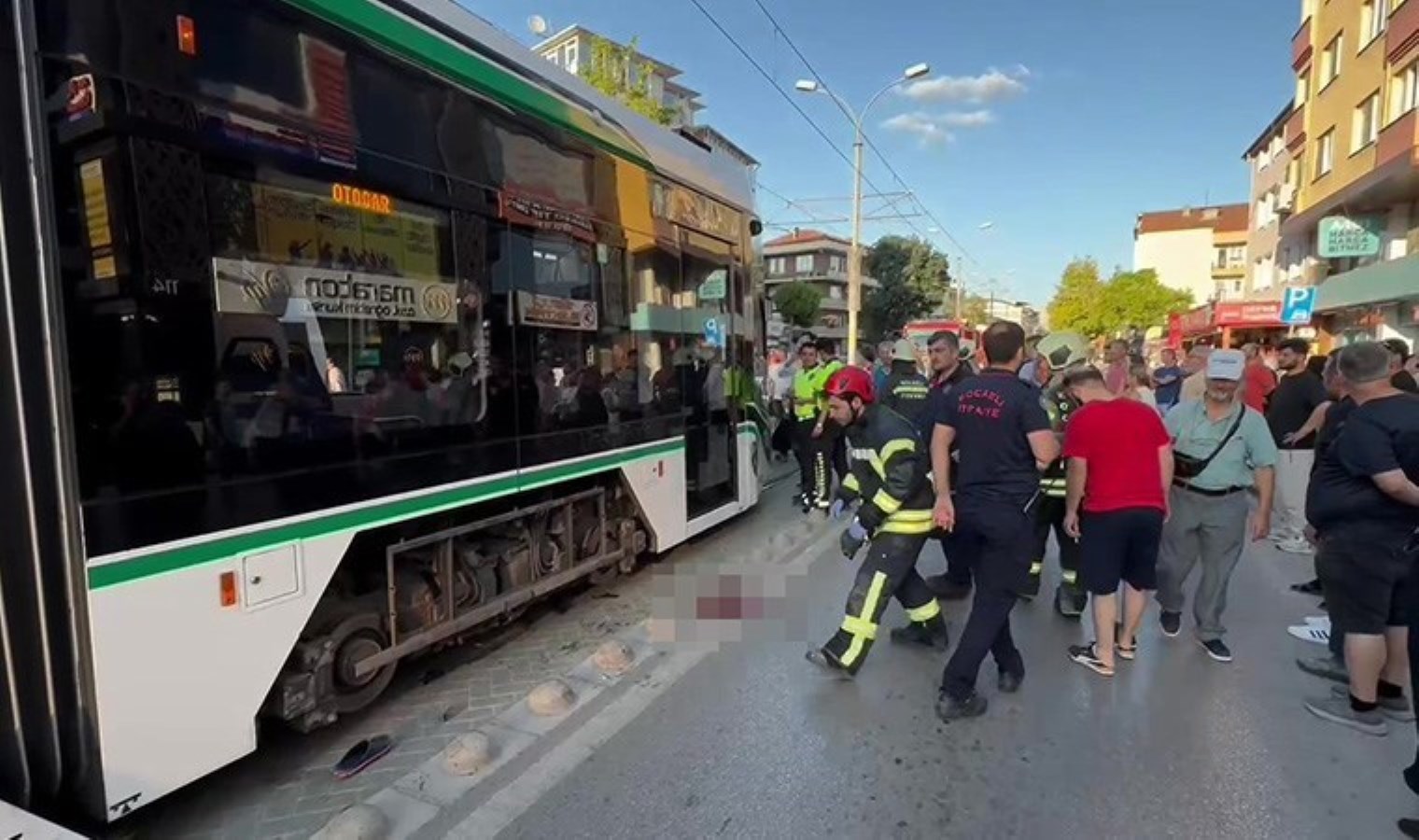İzmit’te tramvayın çarptığı bir kişi hayatını kaybetti