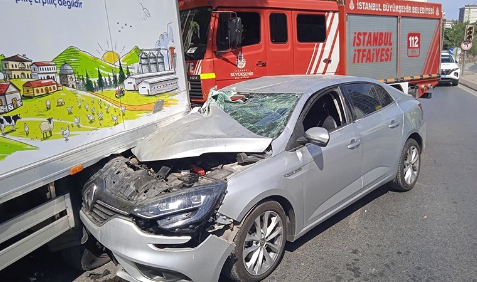 Kadıköy’de korkunç kaza: Park halindeki kamyonete arkadan çarptı