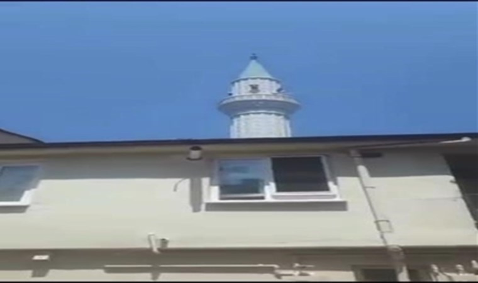 Kadının camiden selasını okuttu: Ev hapsine çarptırıldı