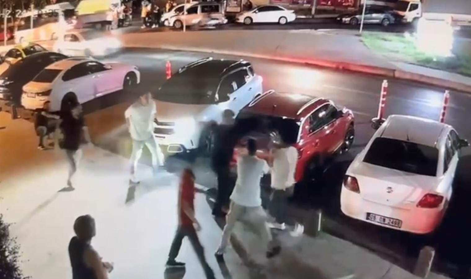 Kağıthane’de değnekçiler polise saldırdı: 3 gözaltı