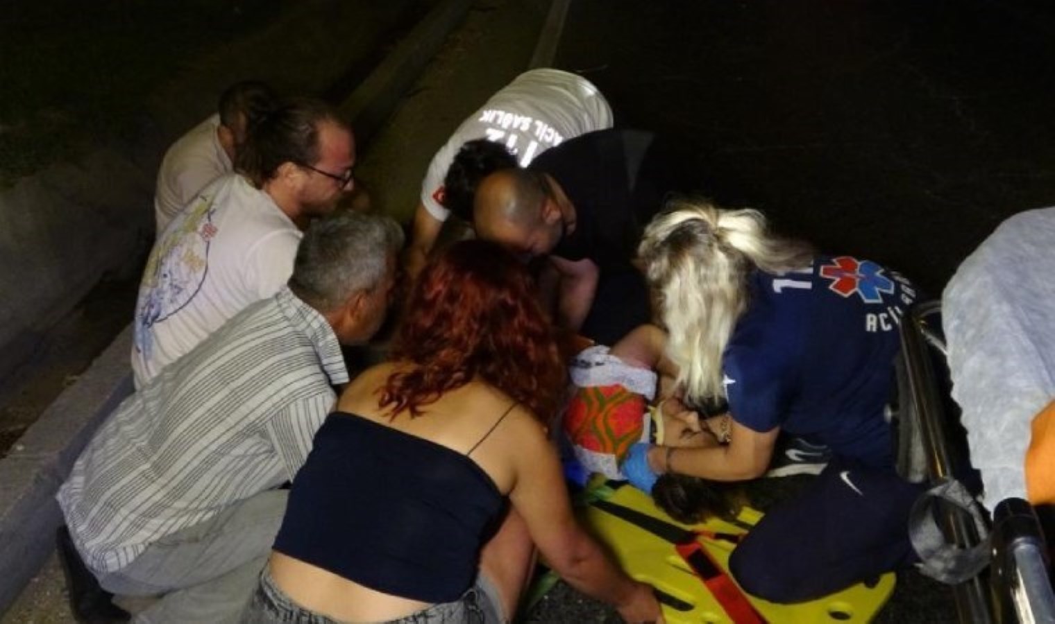 Karşıya geçerken aracı görünce donakaldı, çarpma sonucu yaralandı