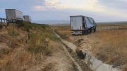 Konya’da yoldan çıkan TIR tarlaya girdi: 1 yaralı