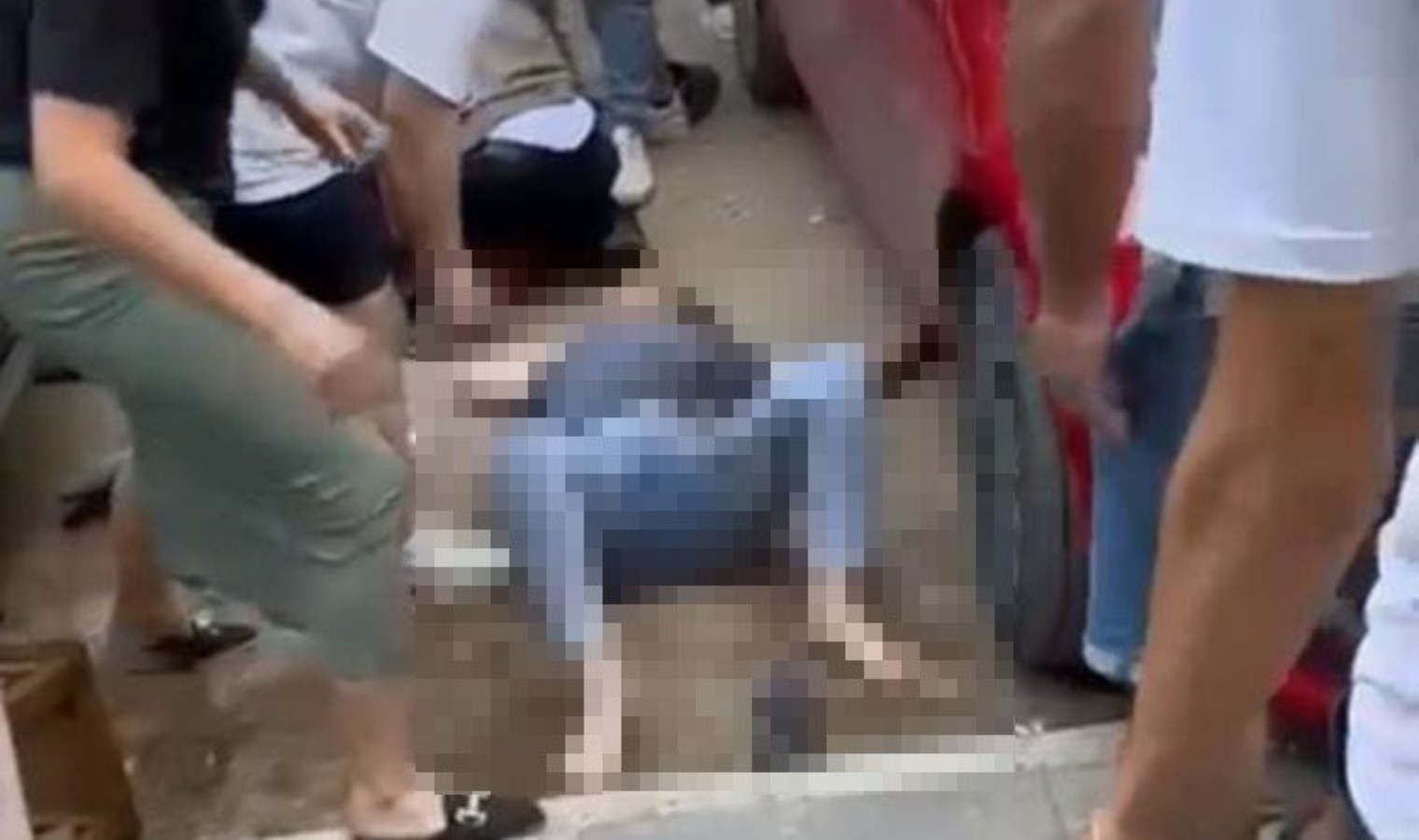 Koruma kararı da yetmedi… Güzellik merkezinin önünde defalarca bıçakladı: 2 ölü, 1 yaralı