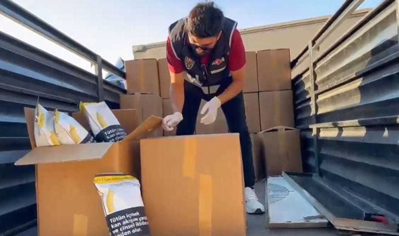 Malatya’da 4,5 ton kaçak tütün ele geçirildi: 2 gözaltı