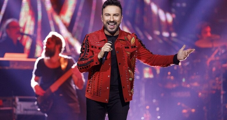 Megastar Tarkan’ın Yaz Sezonuna Dönüşü ve Minik Hayranıyla Anısı