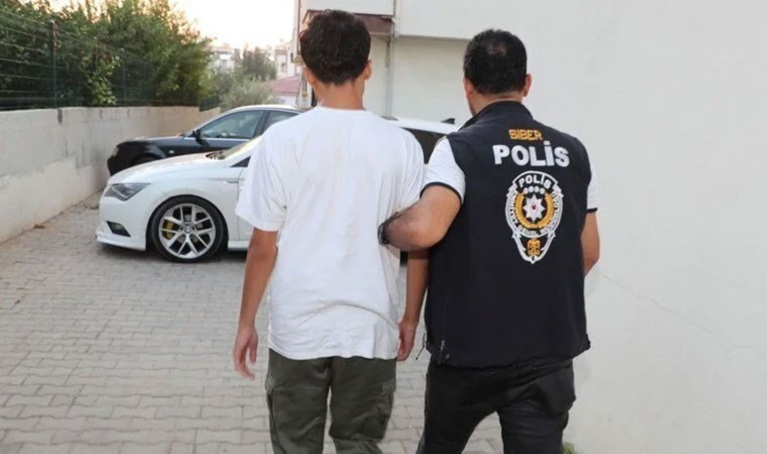 Mersin’de ‘müstehcen yayın’ operasyonu: 10 gözaltı