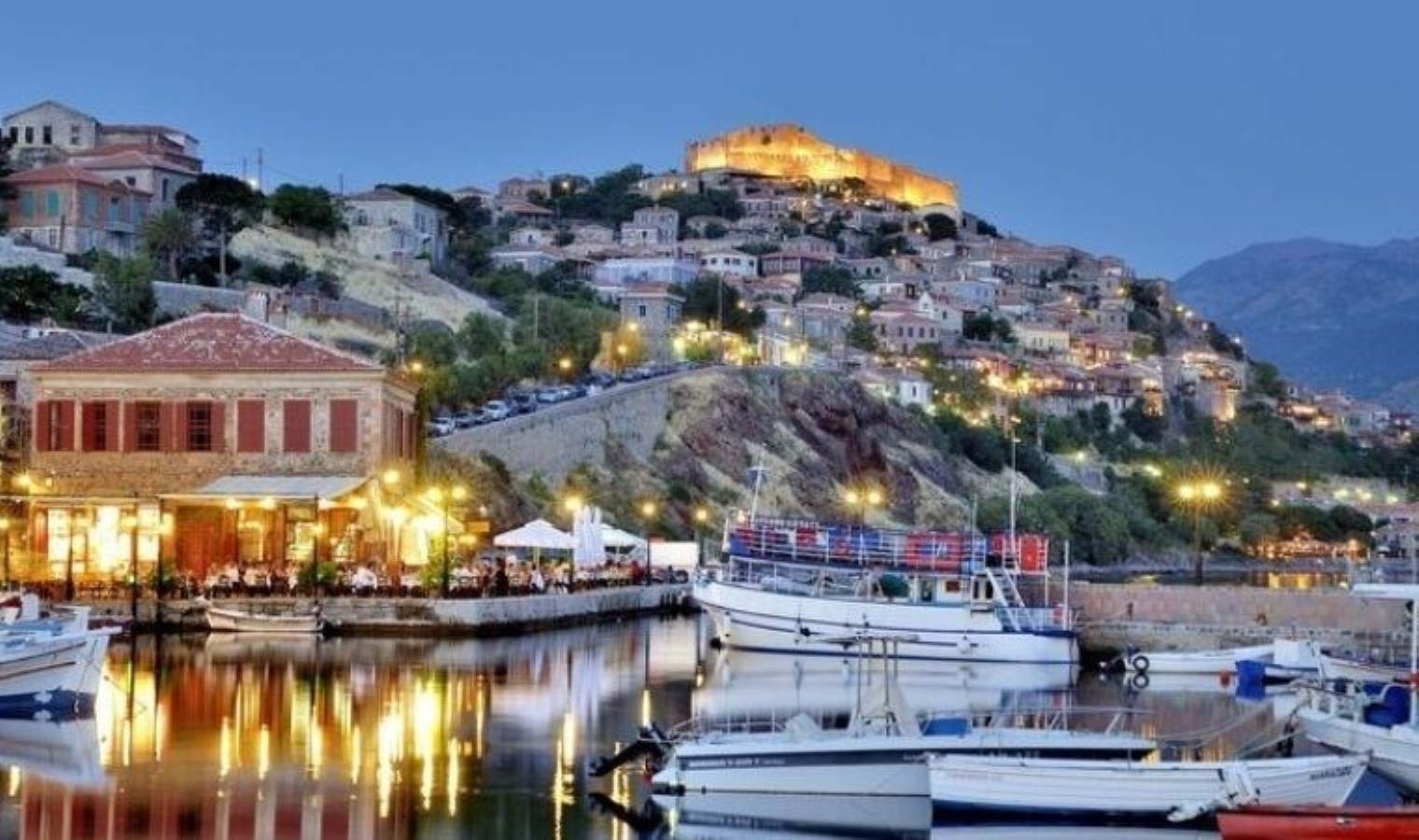 Midilli Adası’na geçişlerde 3 günlük tatil yoğunluğu başladı