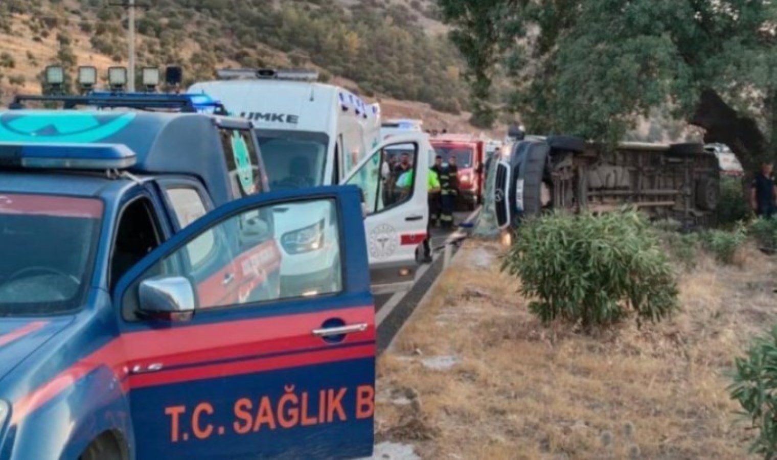 Milas-Bodrum Karayolu’nda Tur Minibüsü Kazası