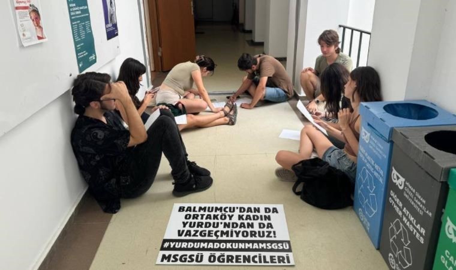 Mimar Sinan Hoş Sanatlar Üniversitesi öğrencilerinden bayan yurdunun kapatılmasına reaksiyon