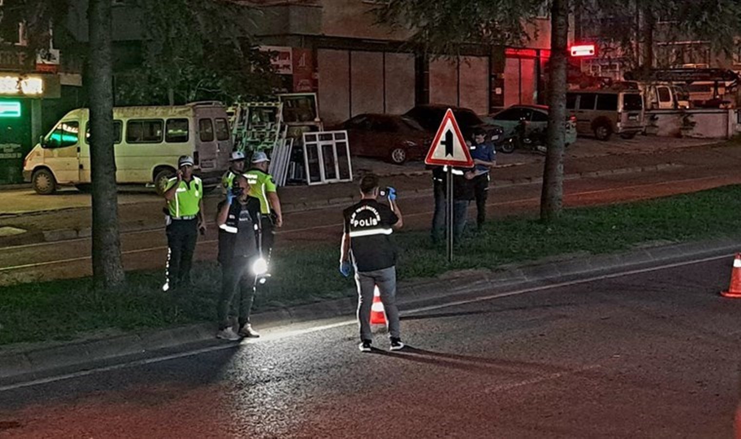 Motosiklet, baba ile kızına çarptı: 1 ölü, 2 yaralı