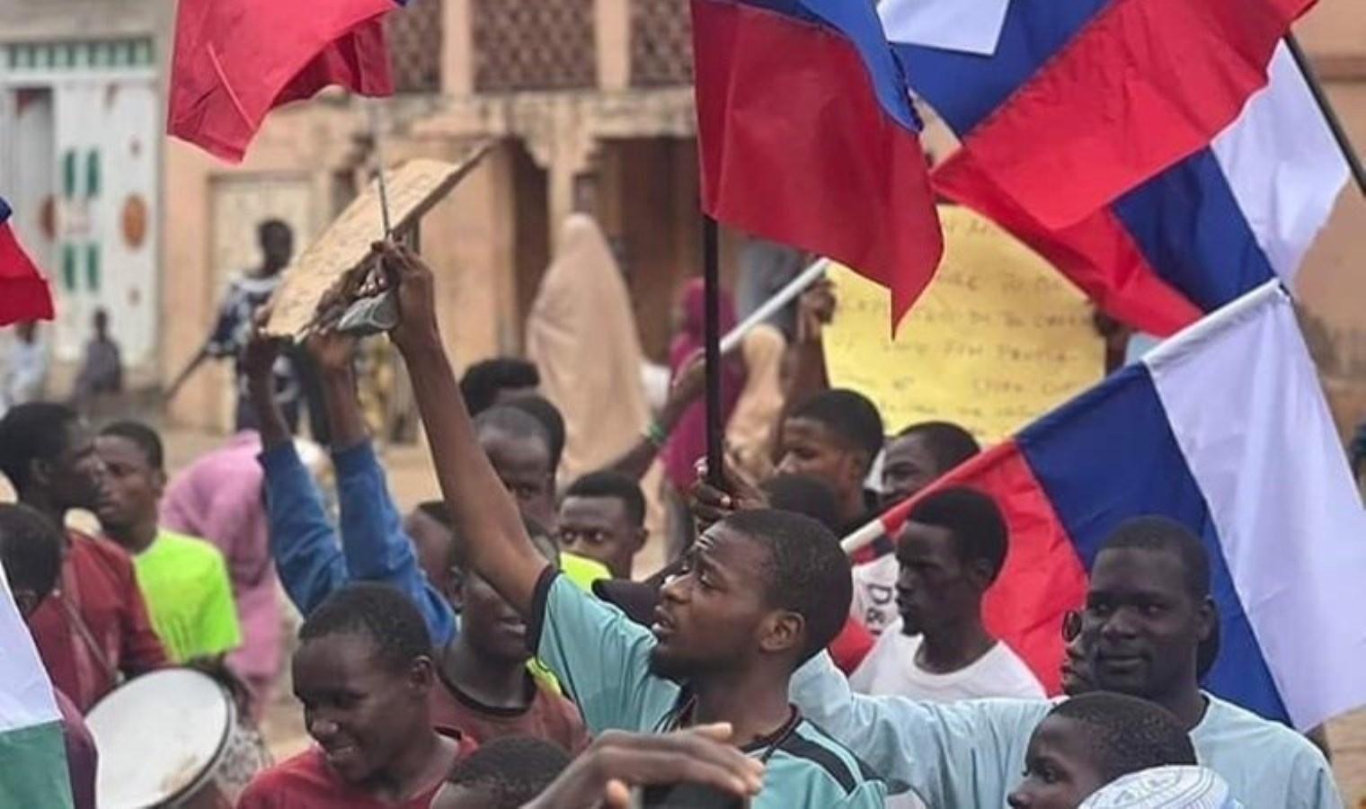 Nijerya’daki Protestolar: Gözaltılar ve Hayat Pahalılığına Tepkiler