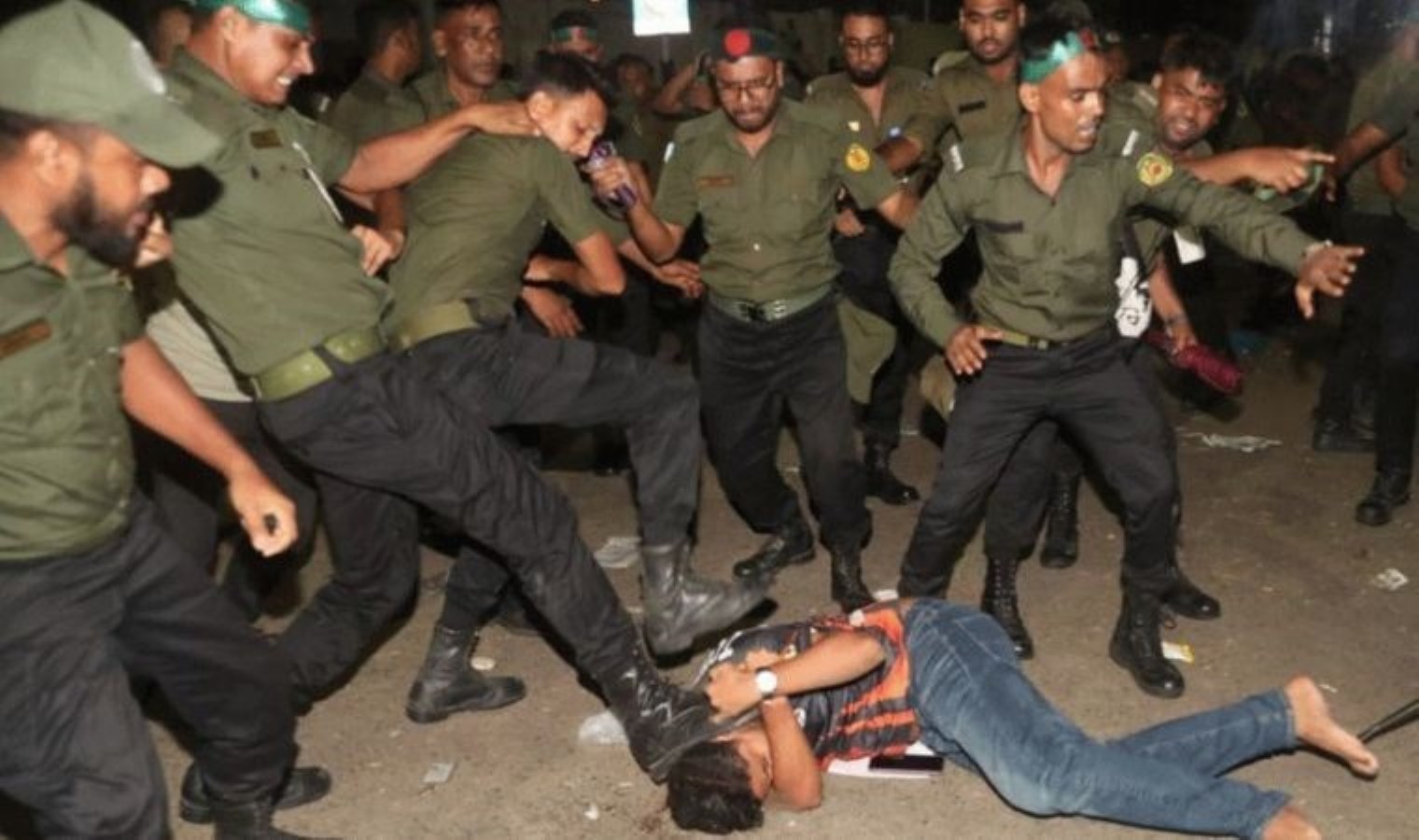 O ülkede çarpıcı iddia: ‘Ordu mensupları 100 evi yıktı, 4 sivili öldürdü…’