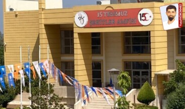 Osmaniye Korkut Cet Üniversitesi’ni AKP bayraklarıyla donattılar!: Eğitimciler reaksiyon gösterdi