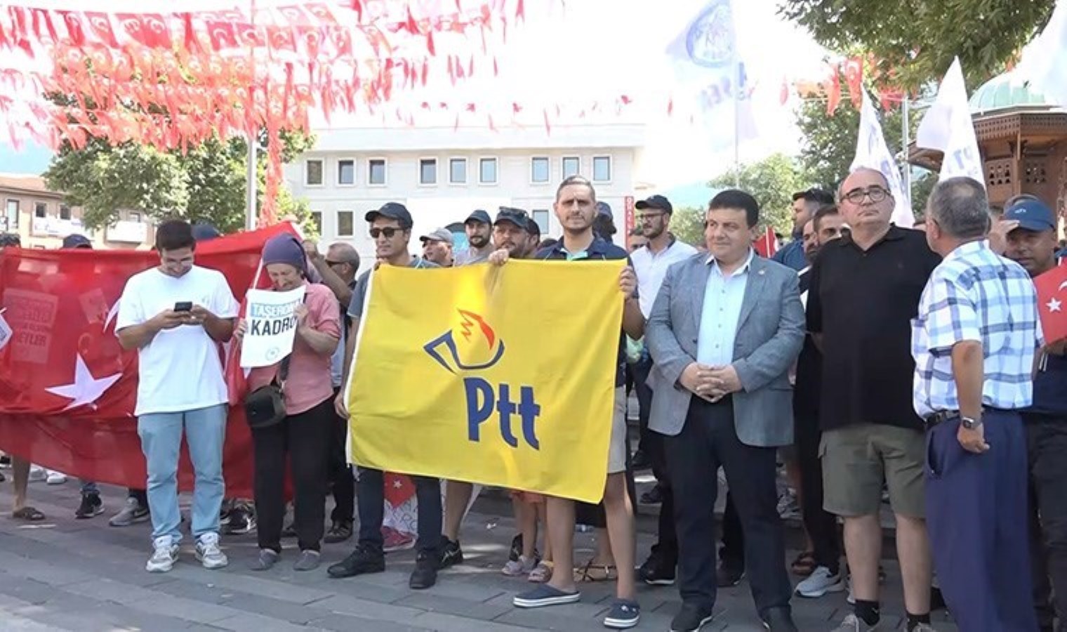 PTT Çalışanlarından Taşeron Koşullarına İsyan