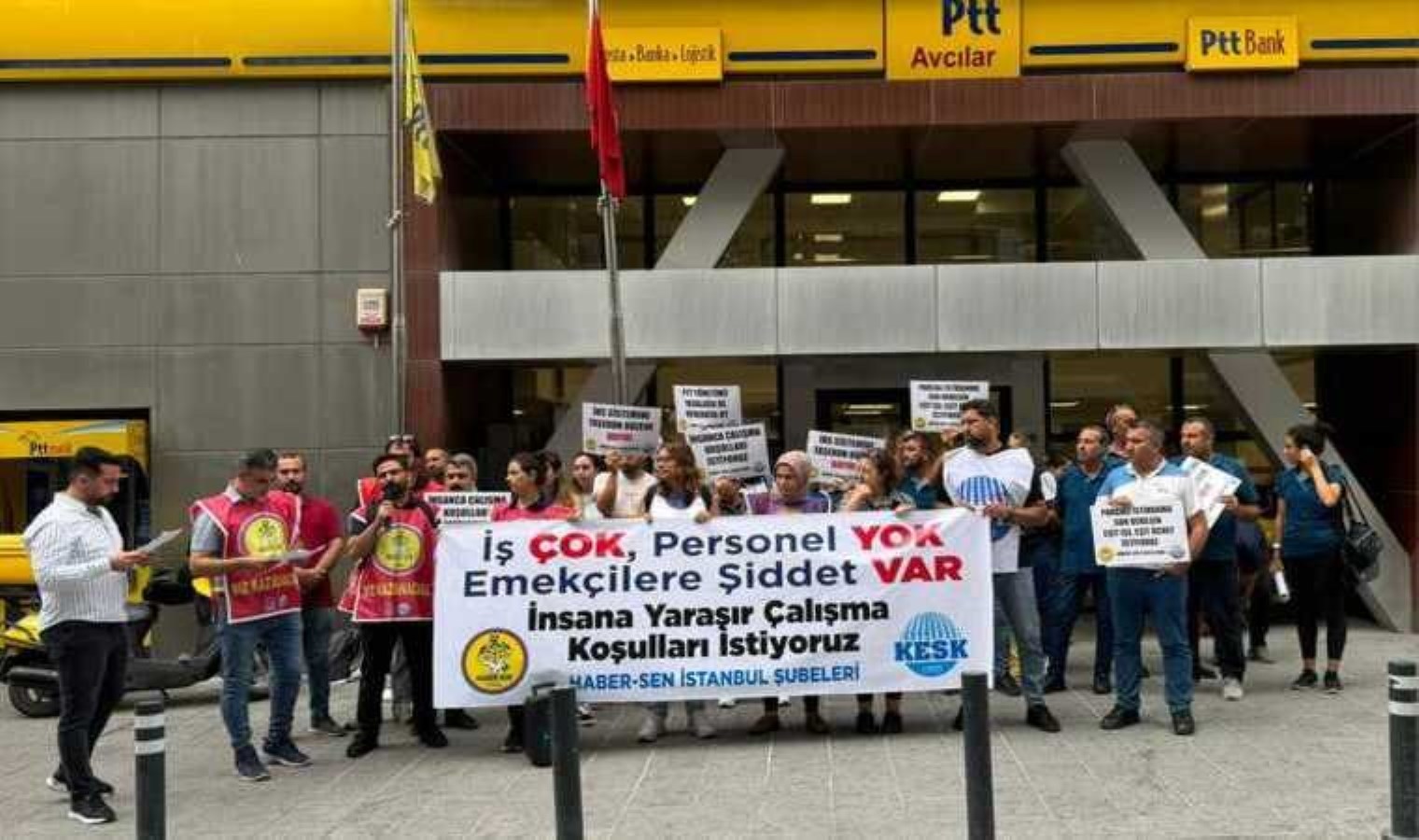 PTT işçilerinden protesto: ‘Gündemimiz işçi eksikliği’