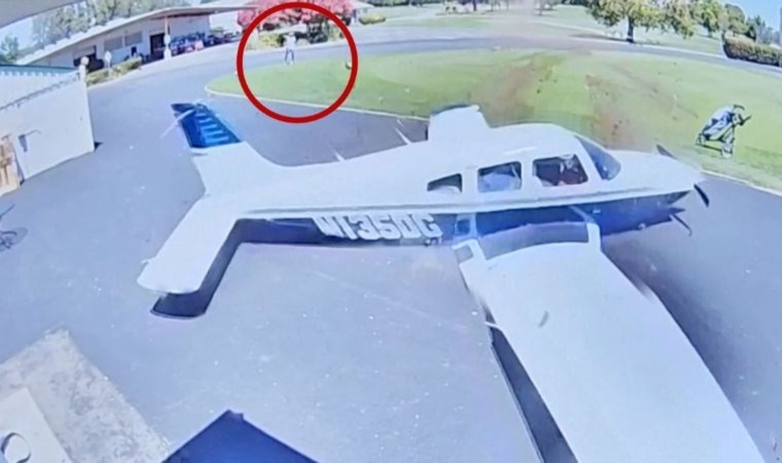 Sacramento’da Uçak Düşmesi: Talihsiz Anlar ve Kurtulan Pilot