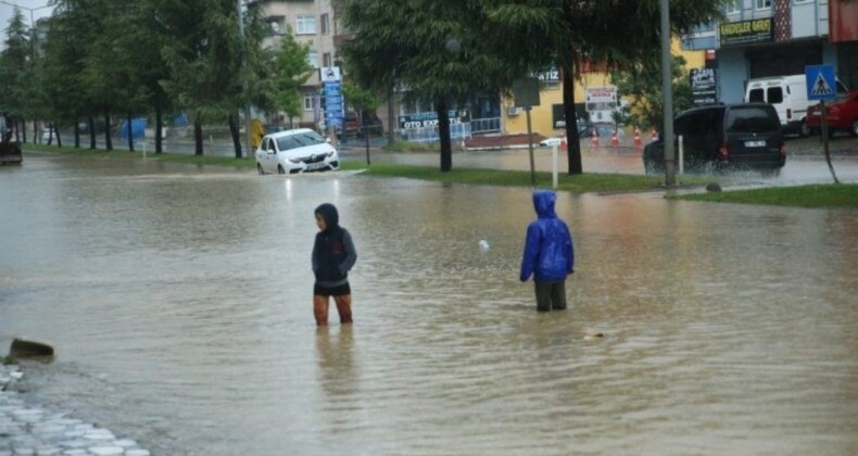 Sağanak Yağışlar İlçeyi Vurdu: Hayat Olumsuz Etkilendi