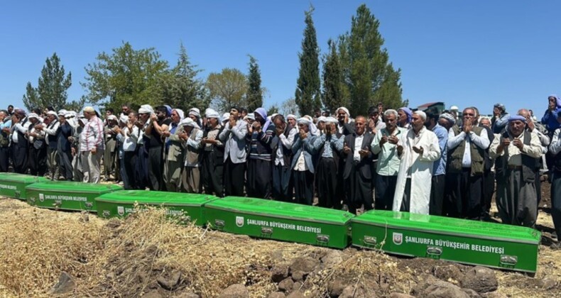 Şanlıurfa’daki katliam gibi kazada ölen 5 çocuk yan yana defnedildi