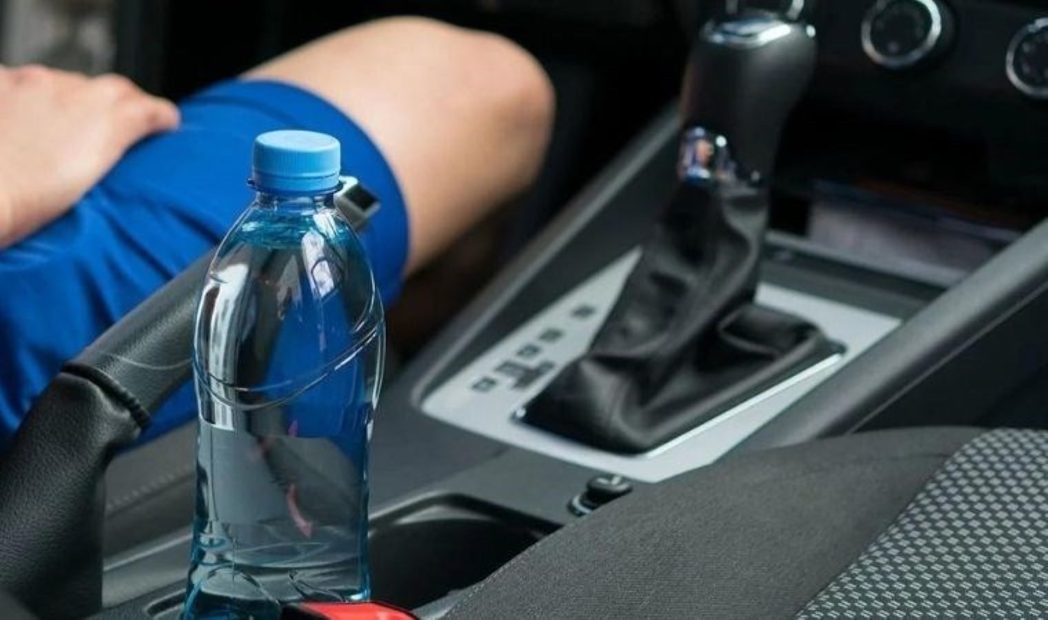 Sıcak havalarda aracınızı tehlikeye atmayın: Yaz aylarında otomobilinizde bırakmamanız gereken 5 eşya