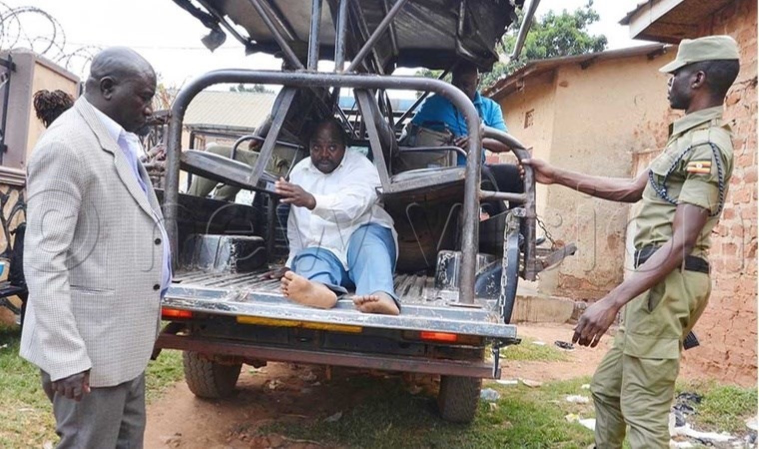 Şifacı olduğunu iddia edildi… Onlarca insan kafatasıyla yakalandı