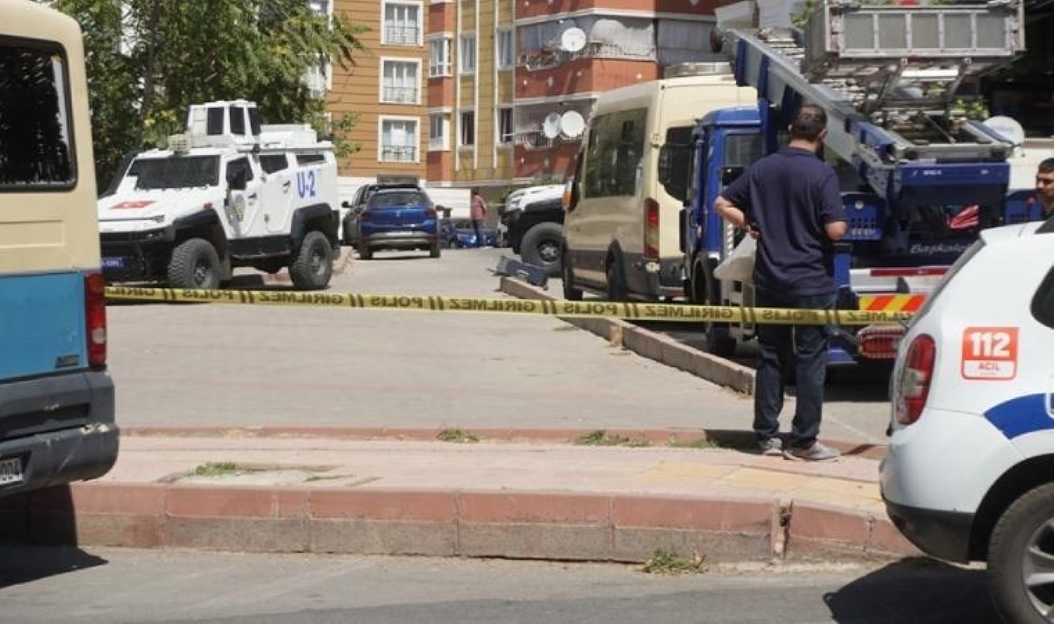 Siirt’te, AKP il binası önündeki şüpheli valiz, boş çıktı