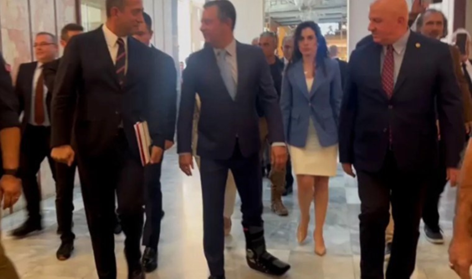 ‘Silahla vurulduğu’ iddiası… Özgür Özel’den cevap geldi!