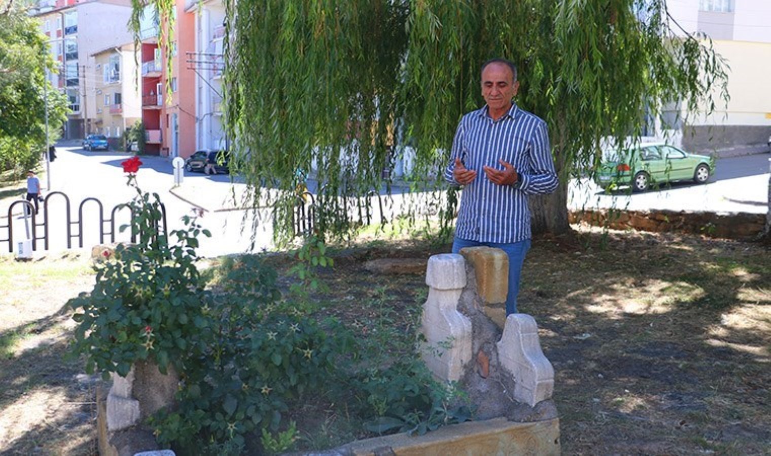 Sivas’ta cadde ortasındaki gizemli ‘Tekmezar’ sırrını koruyor