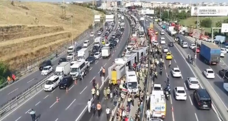 Son Dakika… Küçükçekmece’deki metrobüs kazasında yeni gelişme: Kaza anının araç içi görüntüleri ortaya çıktı