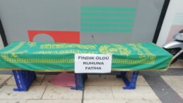 Tabutun üzerine ‘fındık öldü ruhuna fatiha’ yazıp, sosyal medyada canlı yayın yaptı