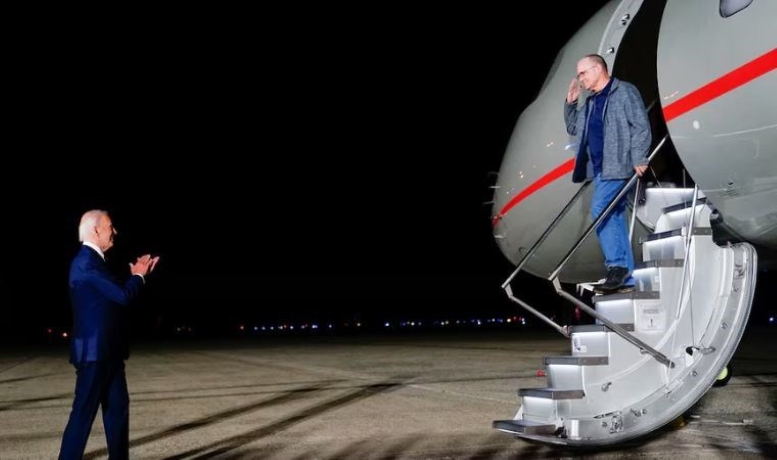 Takas operasyonu Ankara’da gerçekleştirildi: Biden ve Harris, ABD’ye dönenleri havalimanında karşıladı