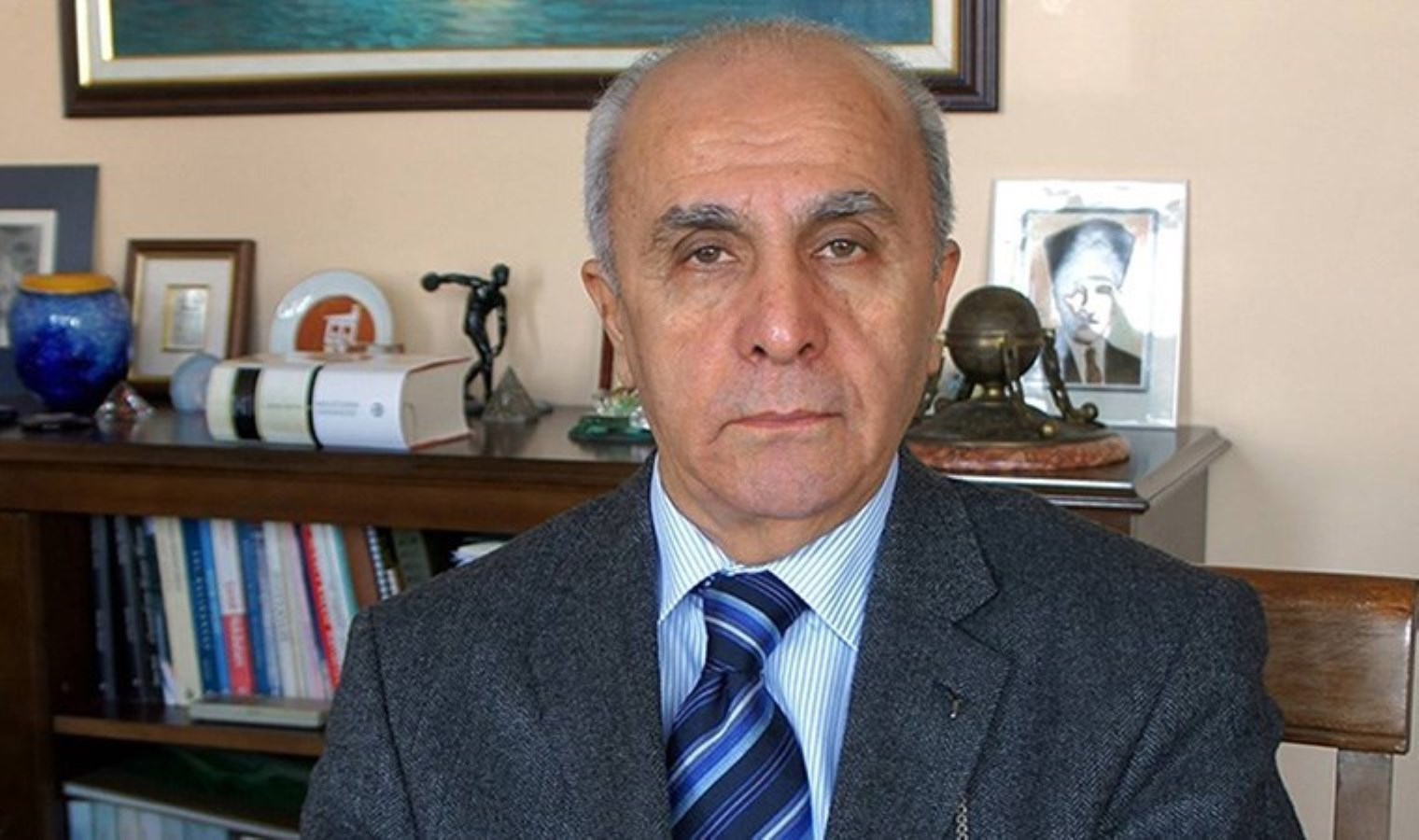 Tarihçi Necdet Sakaoğlu hayatını kaybetti