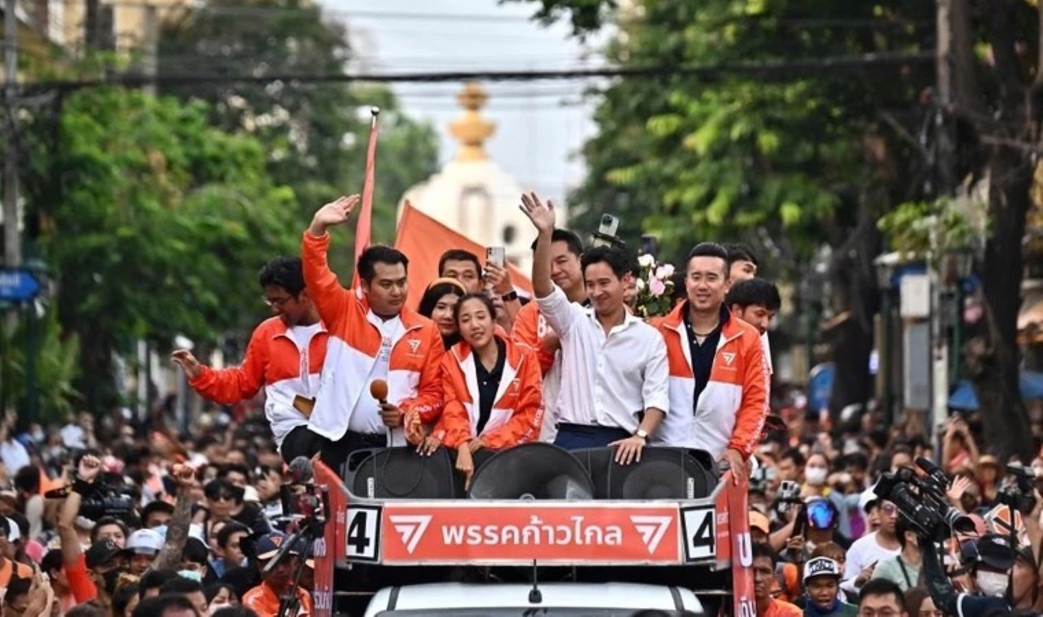 Tayland Anayasa Mahkemesi’nden MFP Kararı: Lese Majeste Yasası Üzerine Tartışmalar