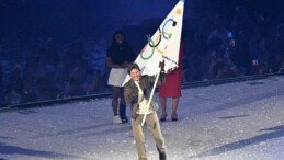 Tom Cruise’un Paris Olimpiyatları’ndaki Adrenalin Dolu Gösterisi