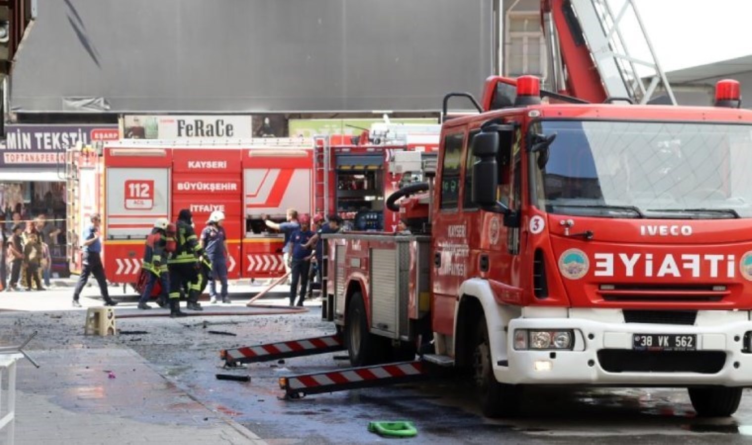 Tüp patladı, yangın çıktı… Ortalık savaş alanına döndü!